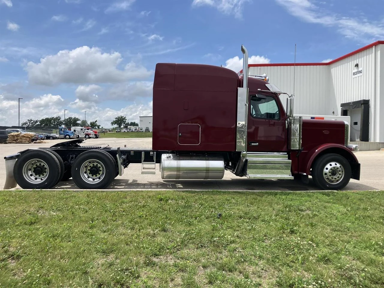 2027 Peterbilt 589 in Rochester, MN — photo 4