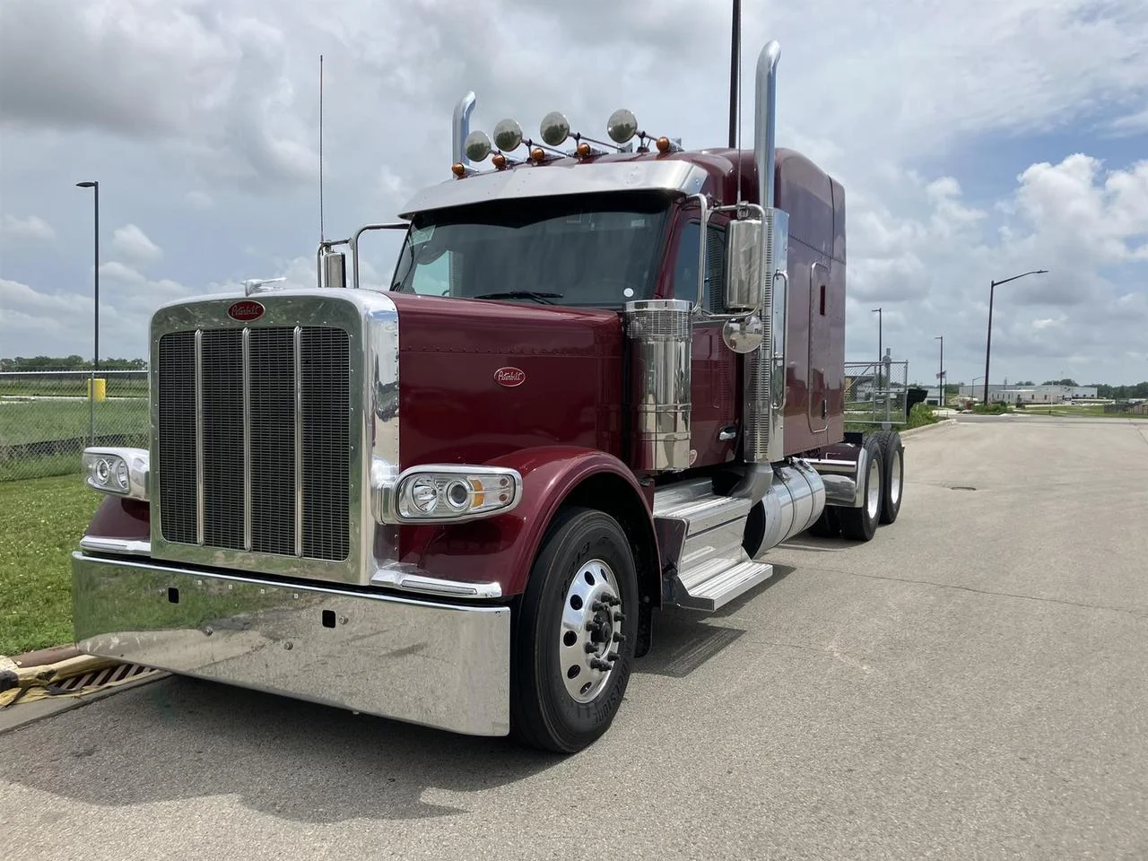 2027 Peterbilt 589 in Rochester, MN — photo 12