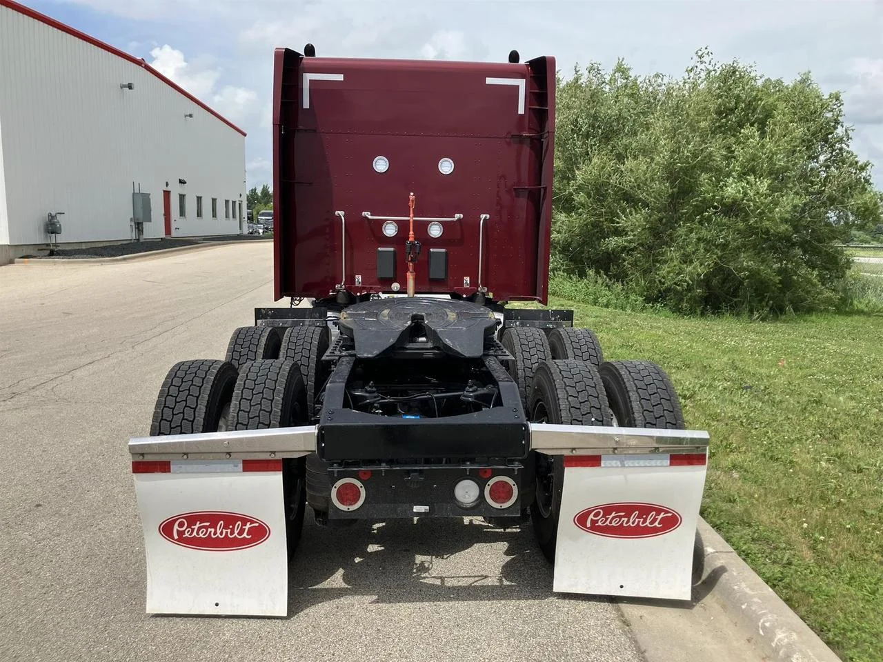 2027 Peterbilt 589 in Rochester, MN — photo 5