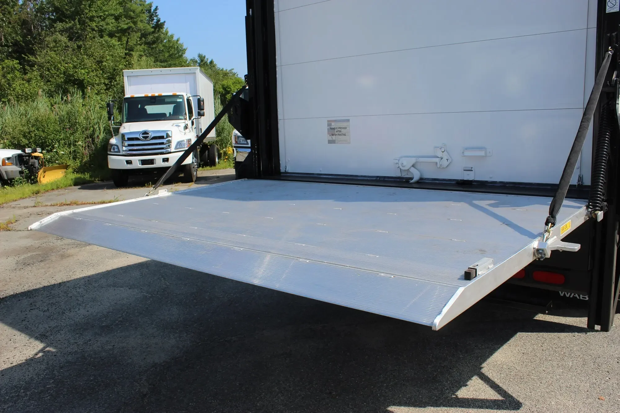 2024 Isuzu NRR - image 12