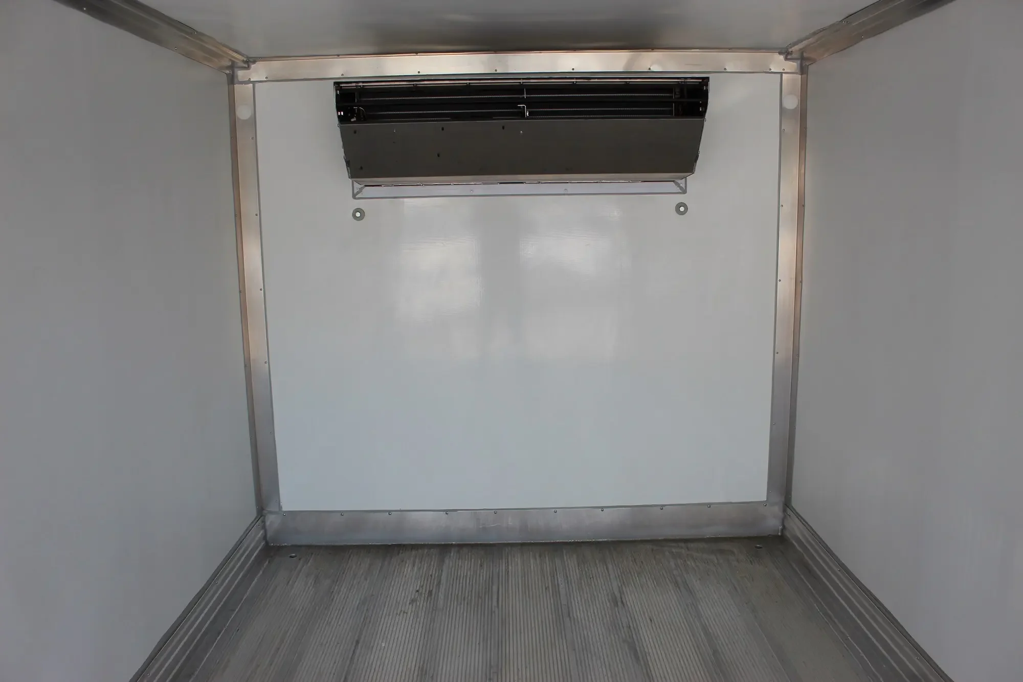 2024 Isuzu NRR - image 15