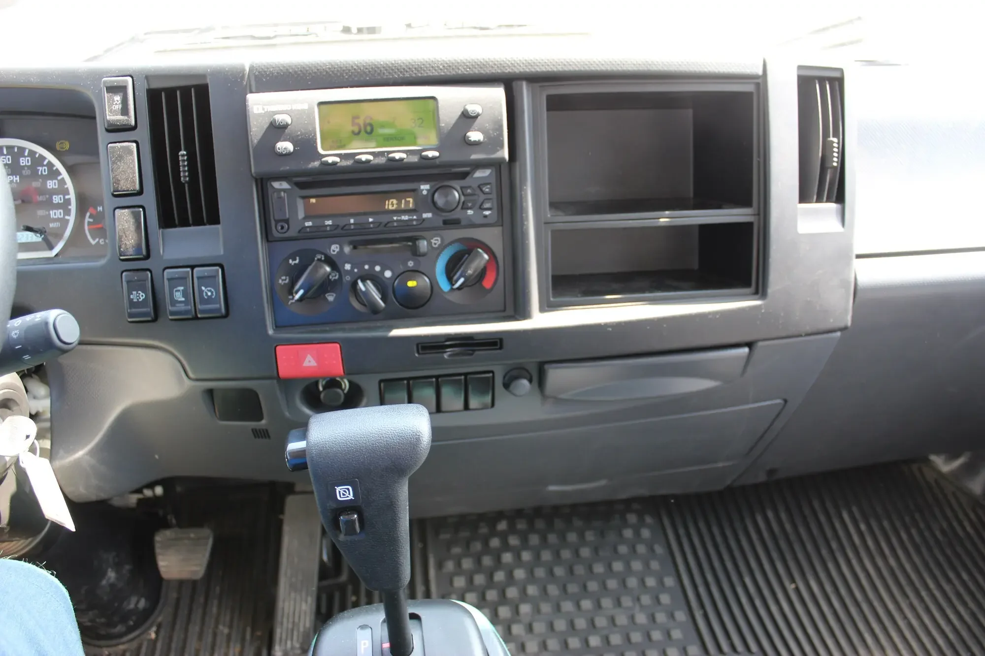 2024 Isuzu NRR - image 24