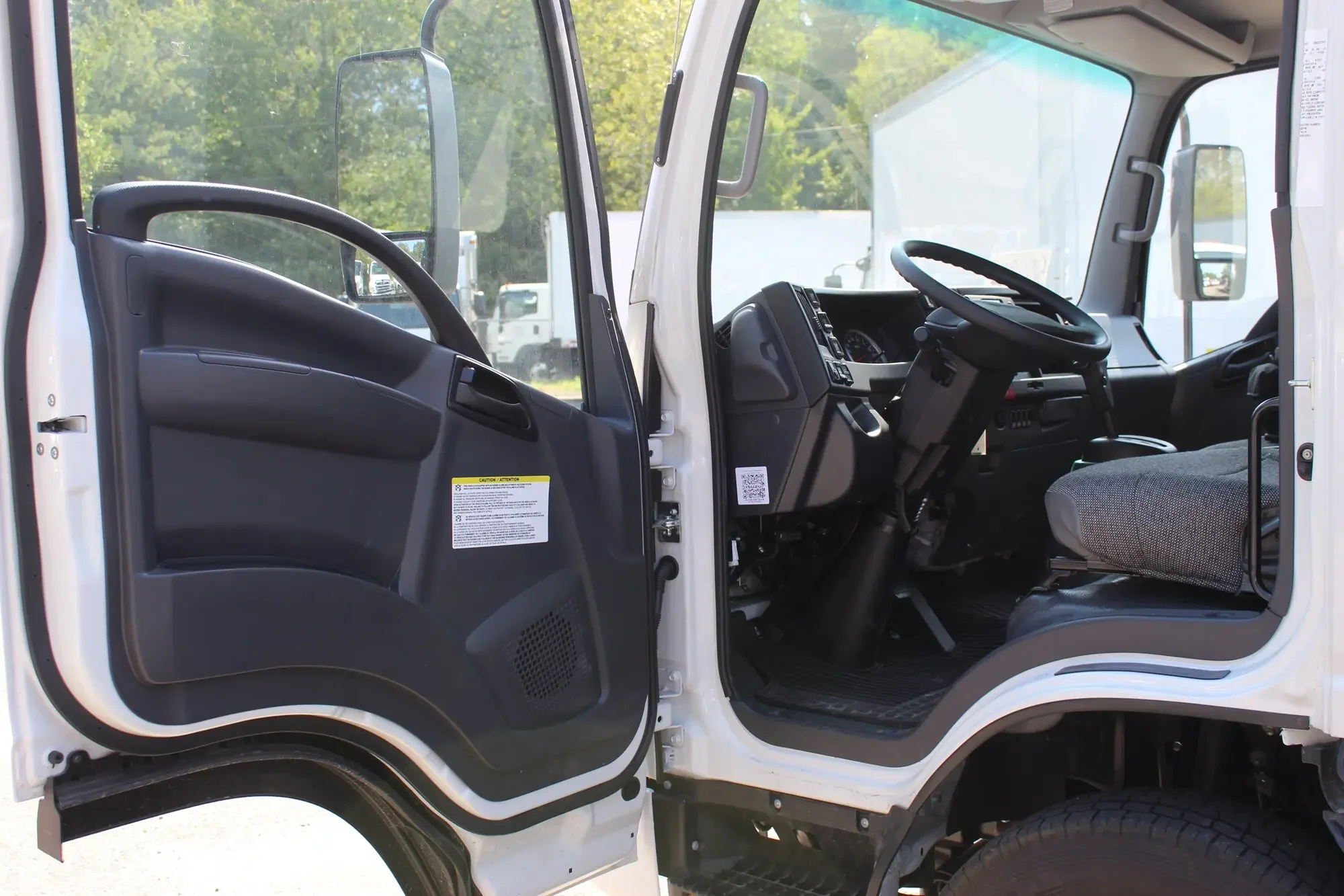 2024 Isuzu NRR - image 22