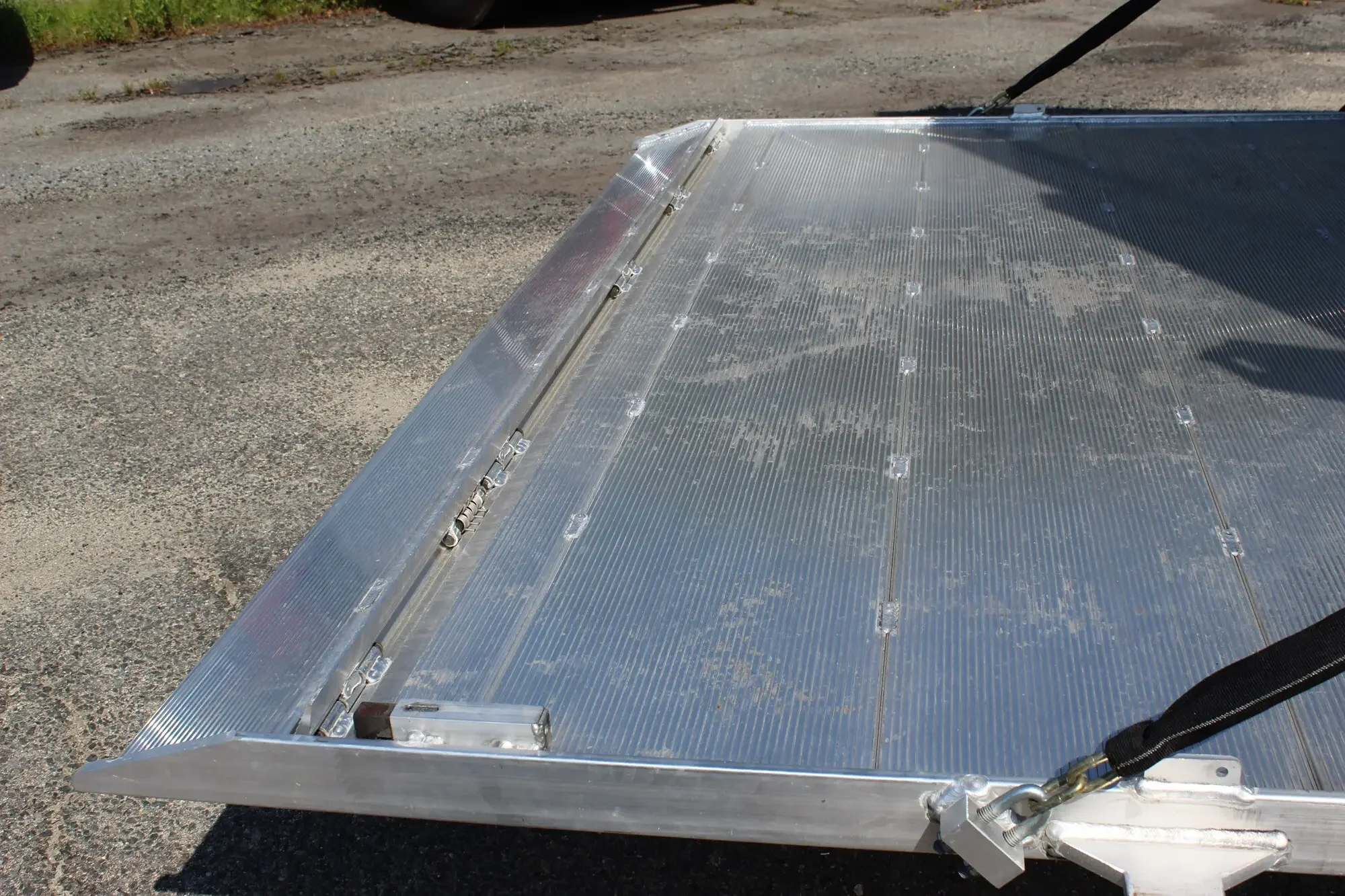 2024 Isuzu NRR - image 13