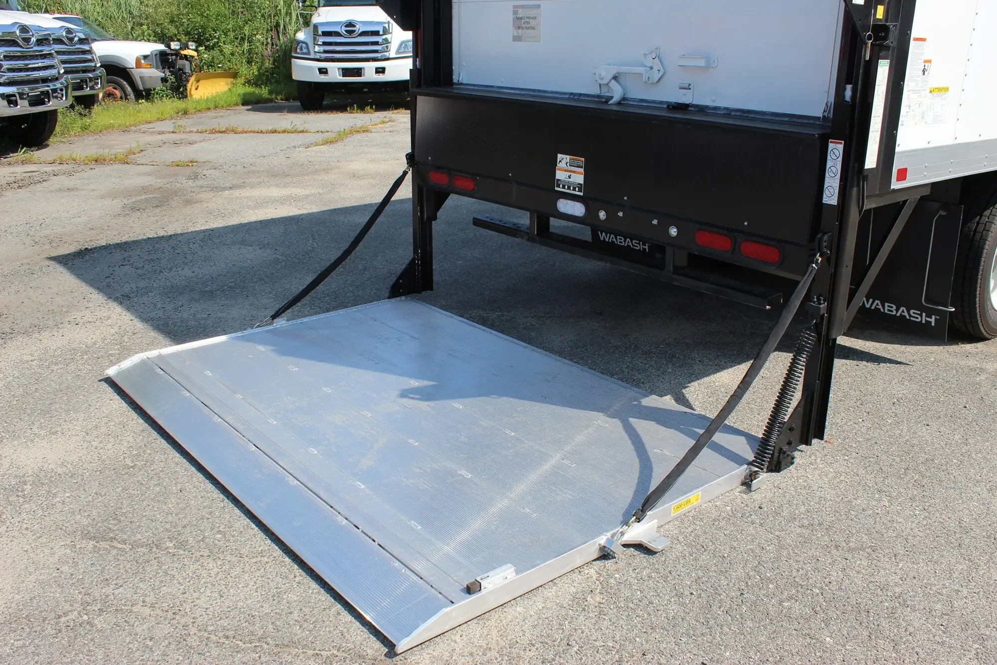 2024 Isuzu NRR - image 11