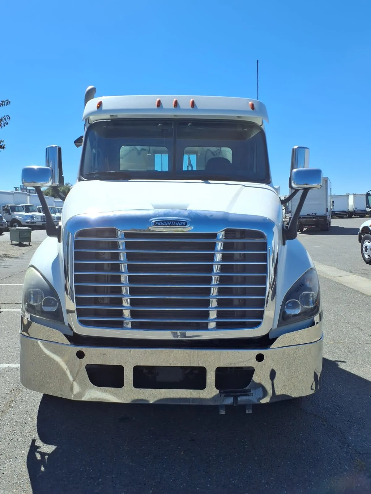 2020 Freightliner Cascadia in West Sacramento, CA — photo 2