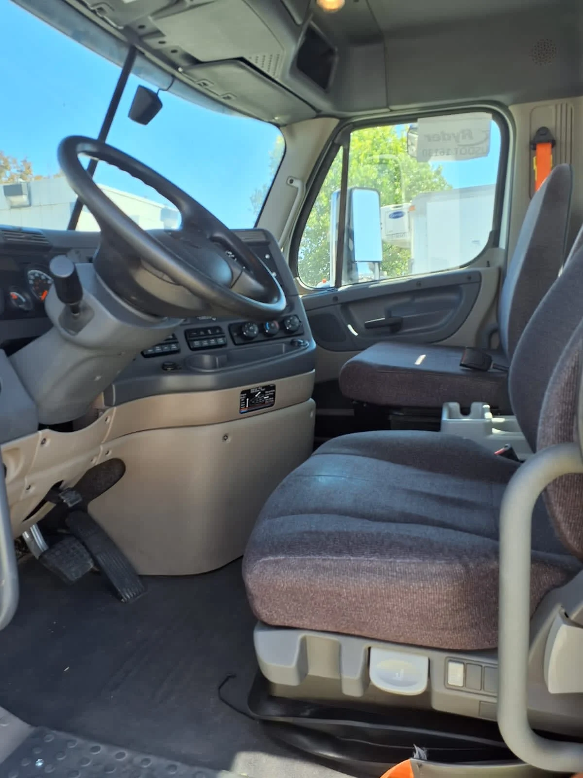 2020 Freightliner Cascadia in West Sacramento, CA — photo 7