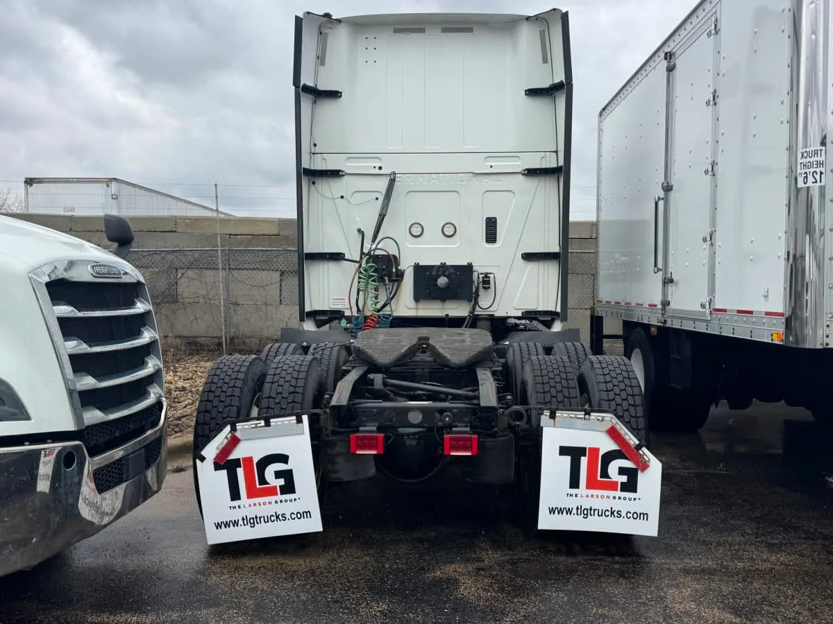 2018 International LT - image 5