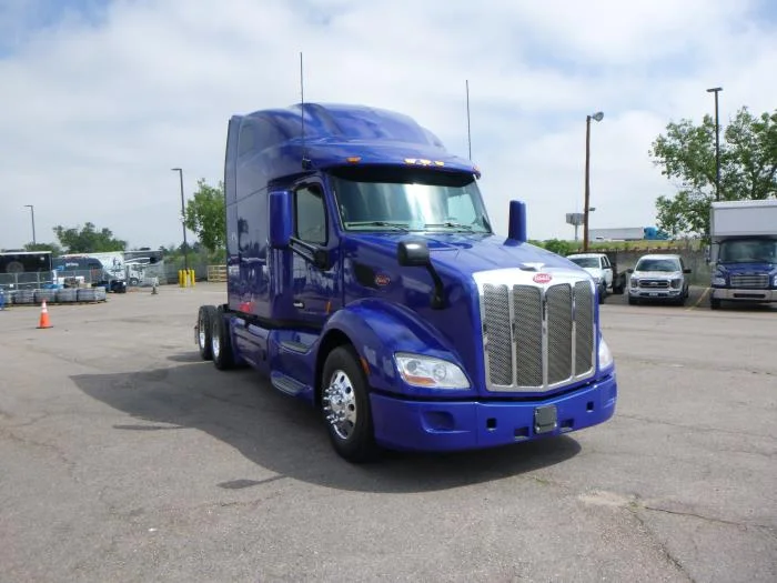 2022 Peterbilt 579 in Denver, CO — photo 3