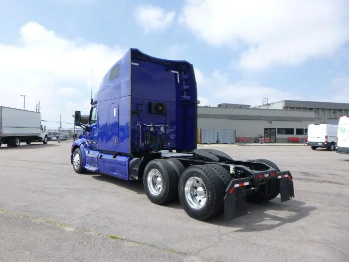 2022 Peterbilt 579 in Denver, CO — photo 6