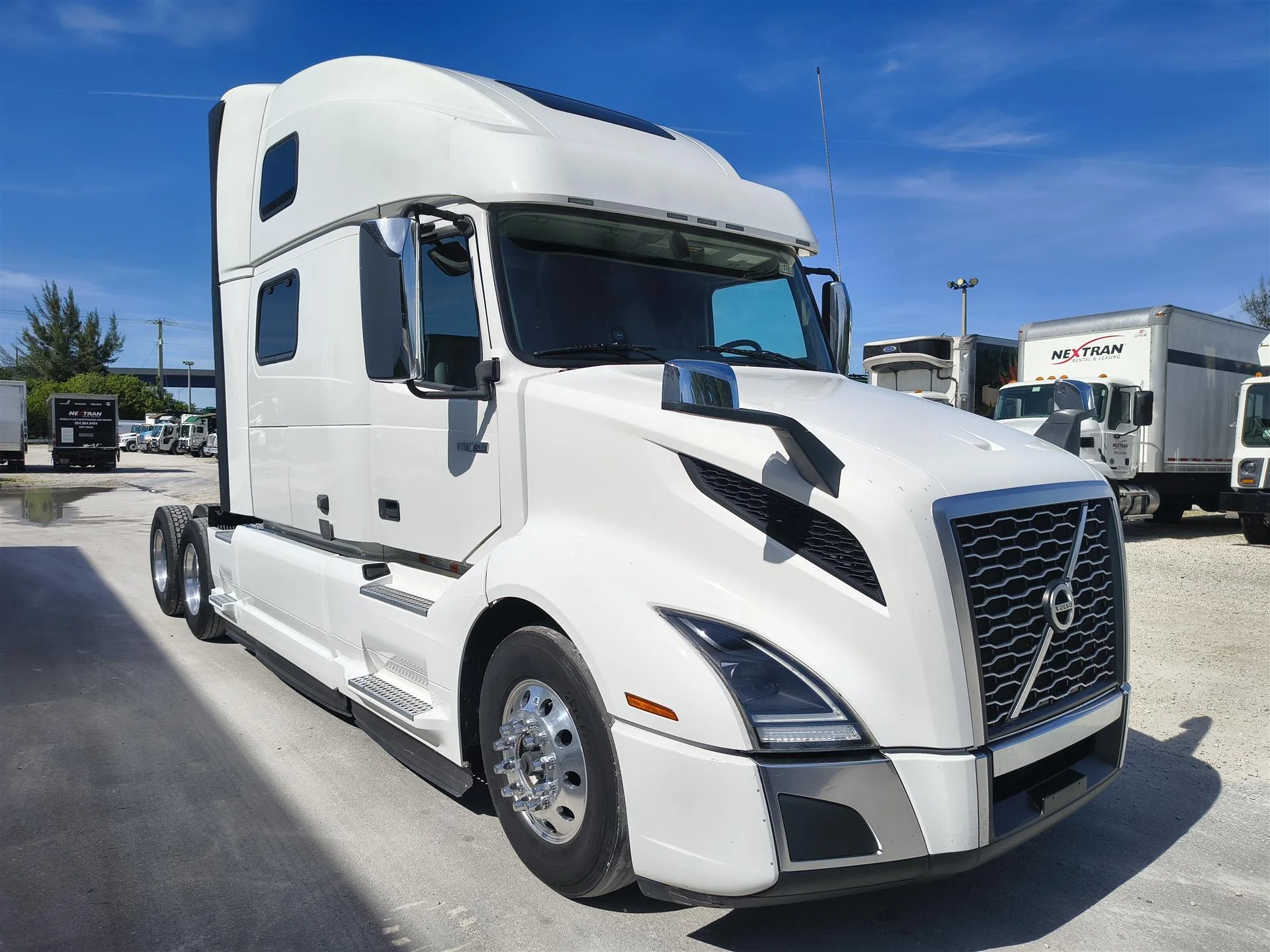 2025 Volvo VNL 860 in Fort Lauderdale, FL — photo 3