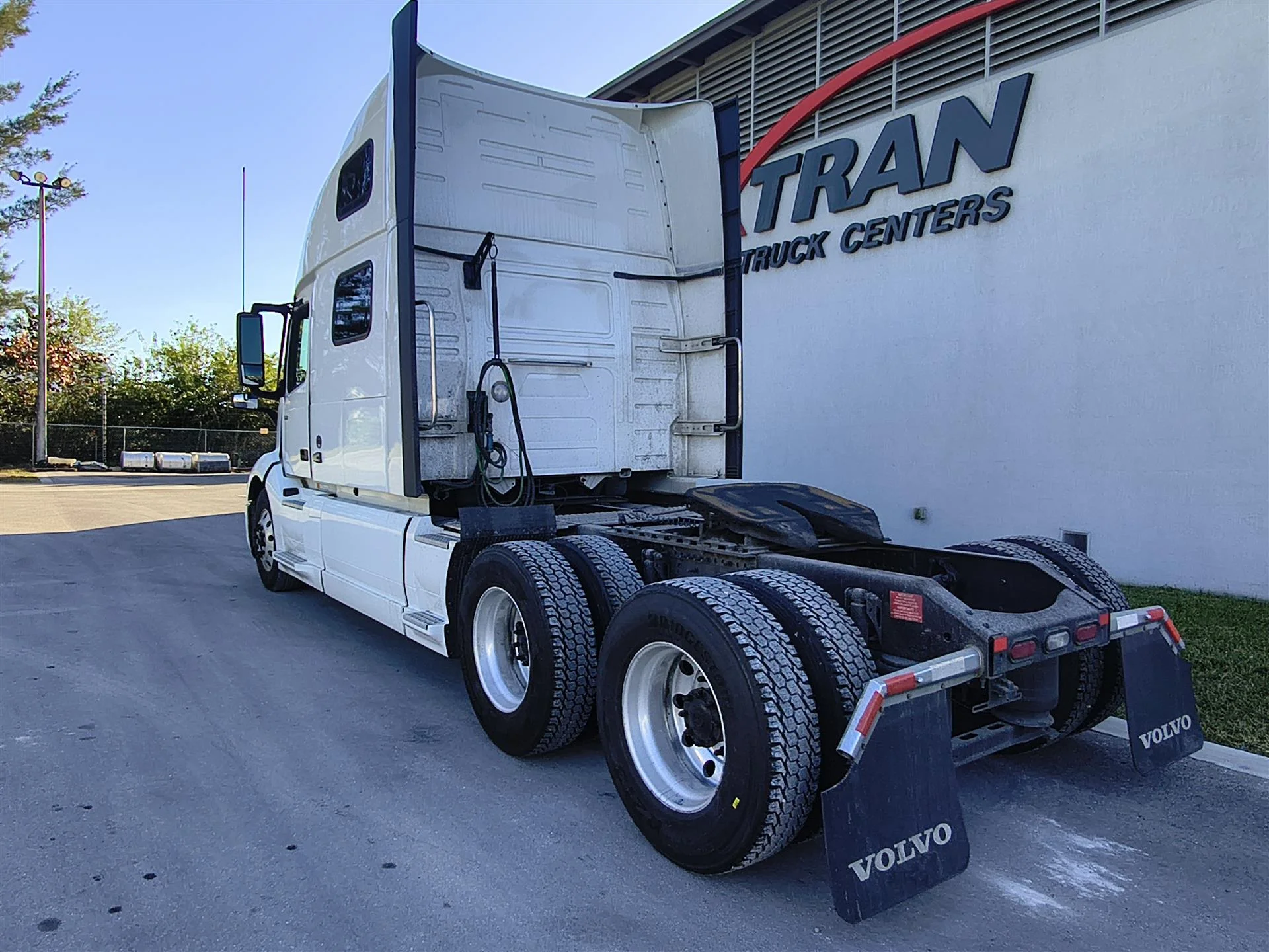 2025 Volvo VNL 860 in Fort Lauderdale, FL — photo 6