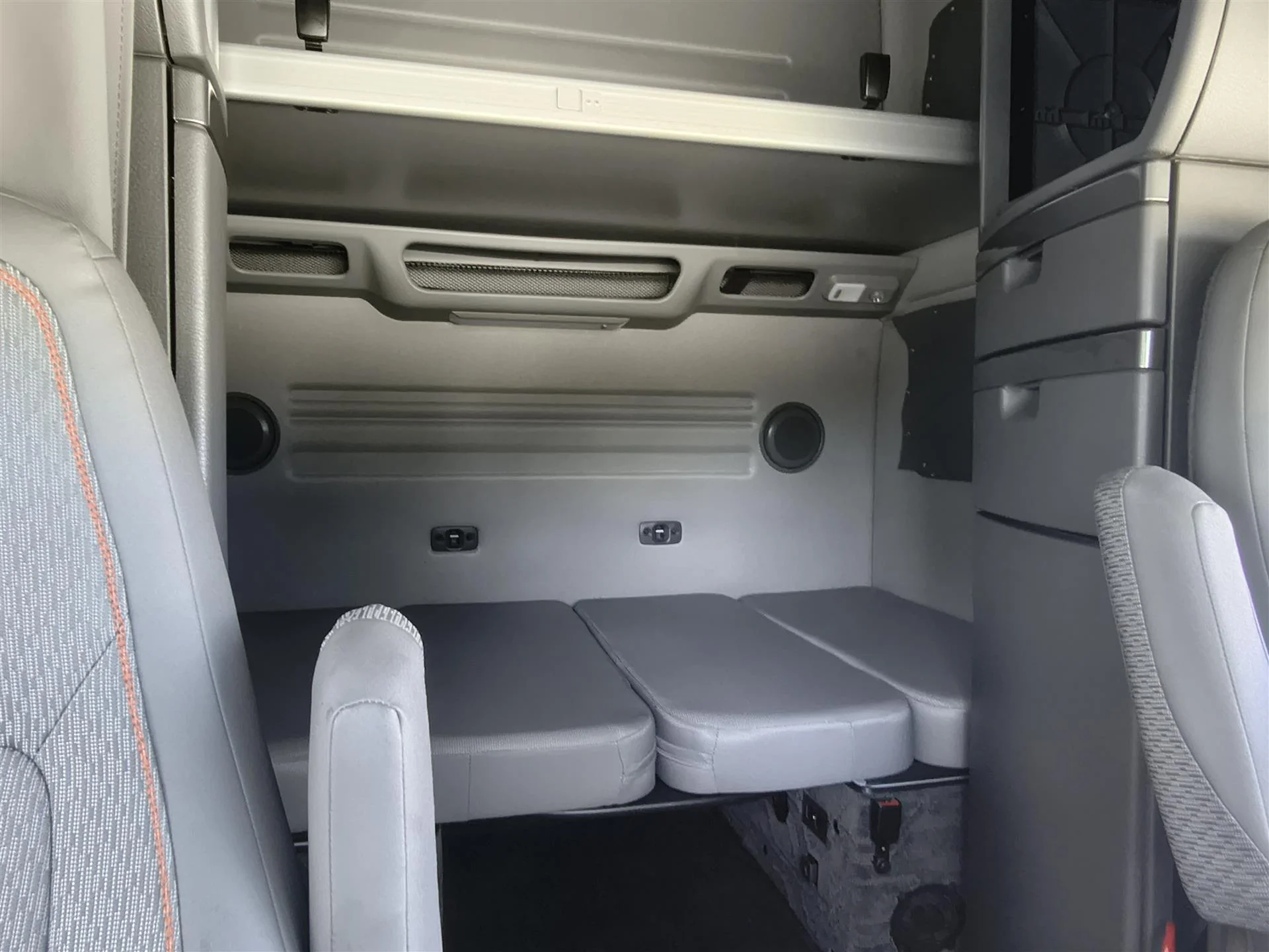 2025 Volvo VNL 860 in Fort Lauderdale, FL — photo 10
