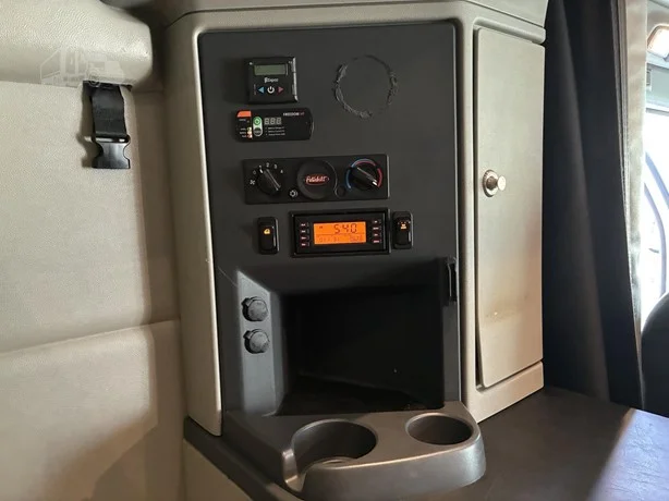 2022 Peterbilt 579 in Portland, OR — photo 25