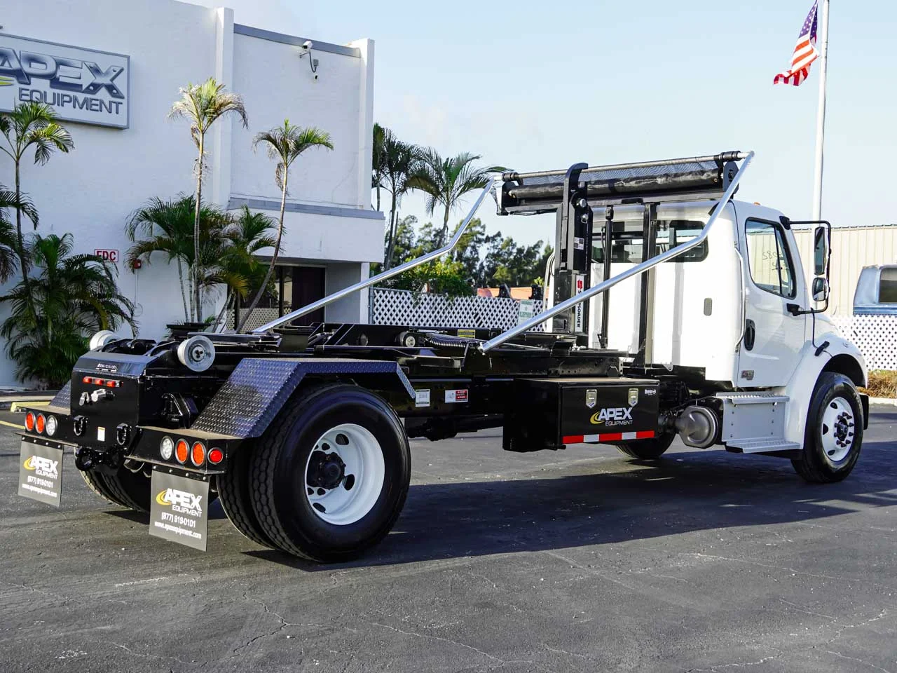 2025 Freightliner M2 106 — photo 4