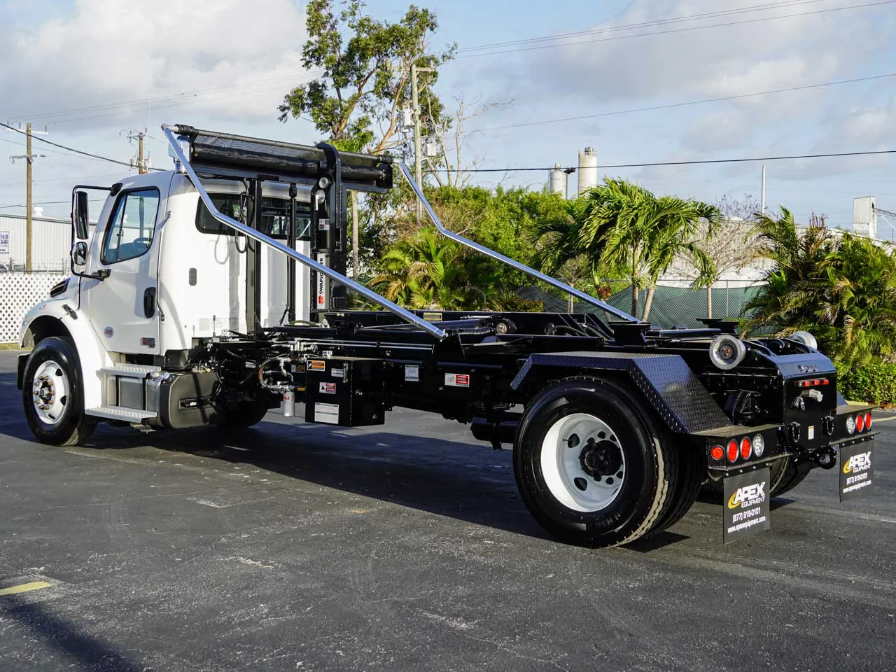 2025 Freightliner M2 106 — photo 5