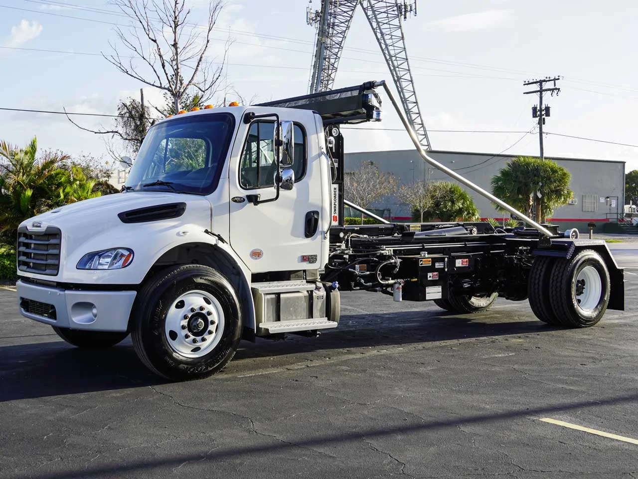 2025 Freightliner M2 106 — photo 3