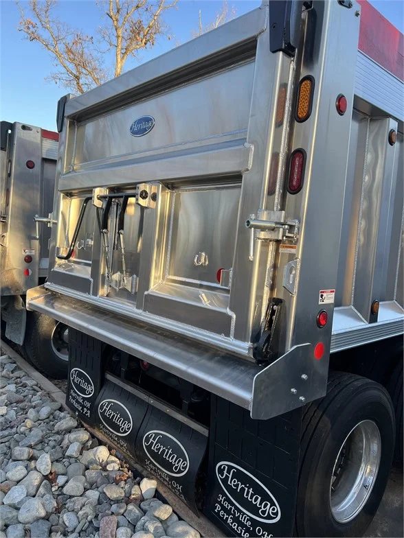 2025 Volvo VHD 300 in Gainesville, VA — photo 5