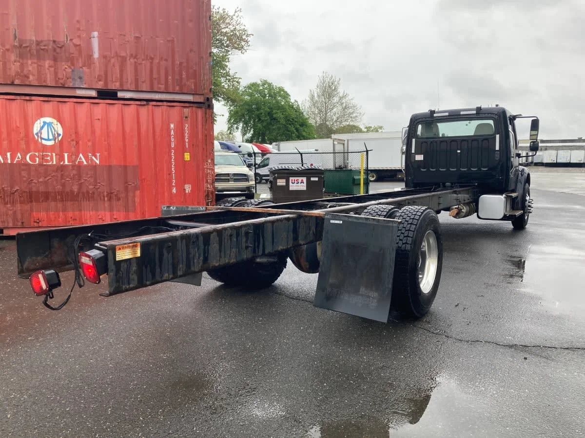 2019 Freightliner M2 106 in Springfield, MA — photo 4