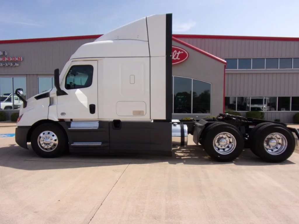2022 Freightliner Cascadia - image 11