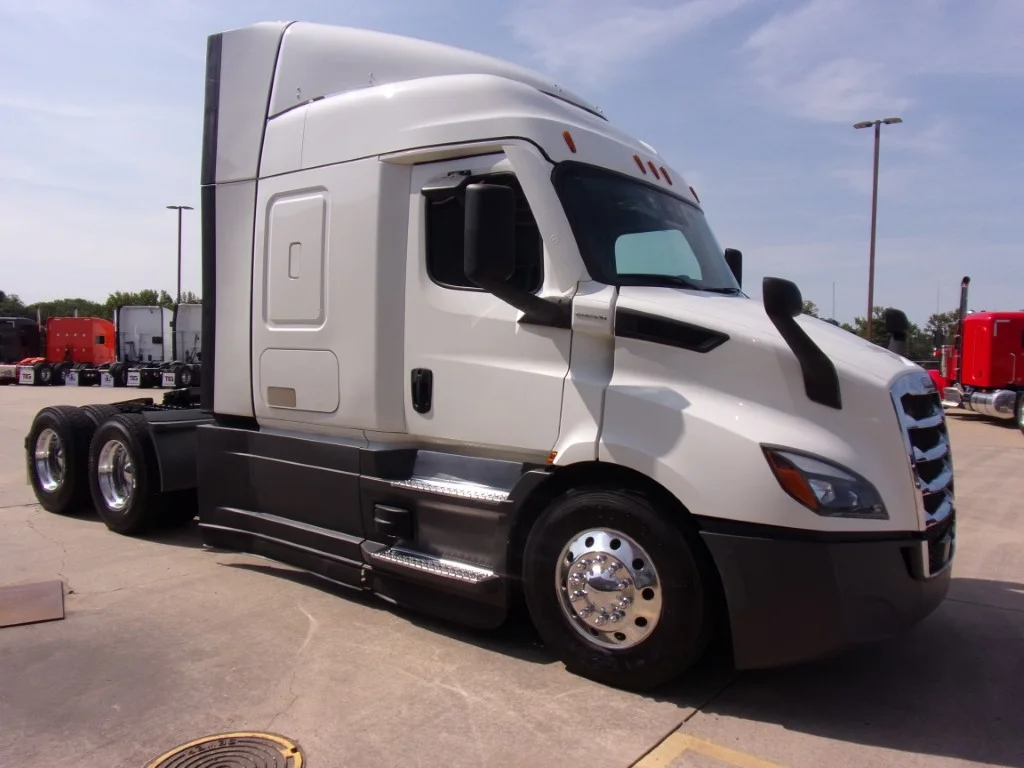 2022 Freightliner Cascadia - image 3