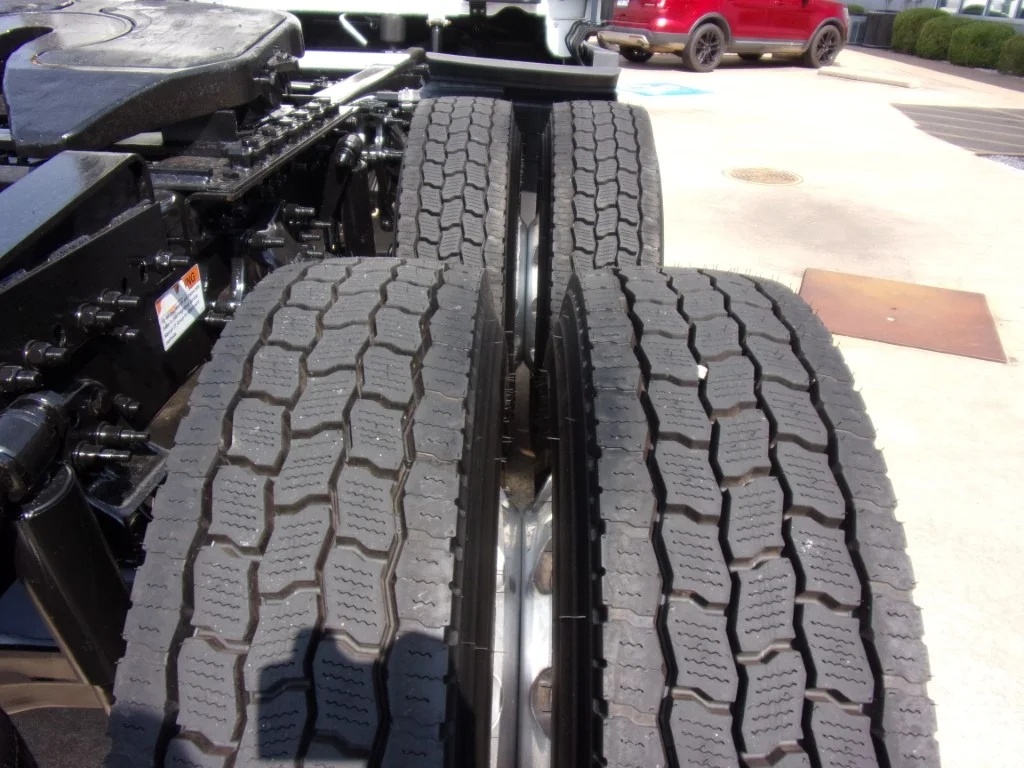 2022 Freightliner Cascadia - image 5