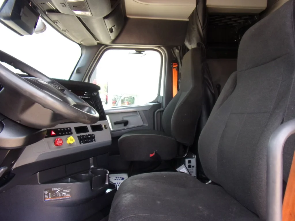 2022 Freightliner Cascadia - image 13