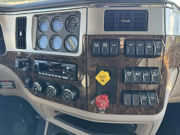 2026 Peterbilt 589 - image 15