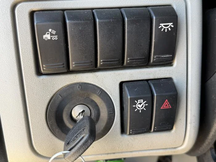 2021 Peterbilt 579 - image 11