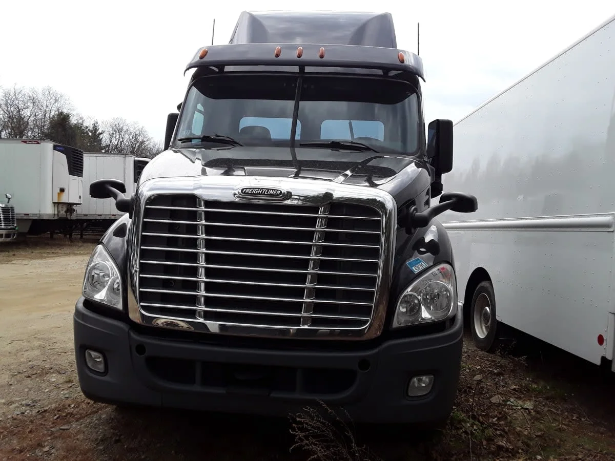 2020 Freightliner Cascadia in Salisbury, MA — photo 2