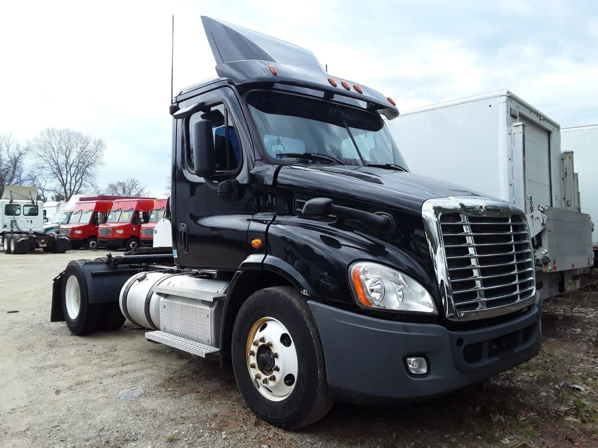 2020 Freightliner Cascadia in Salisbury, MA — photo 3
