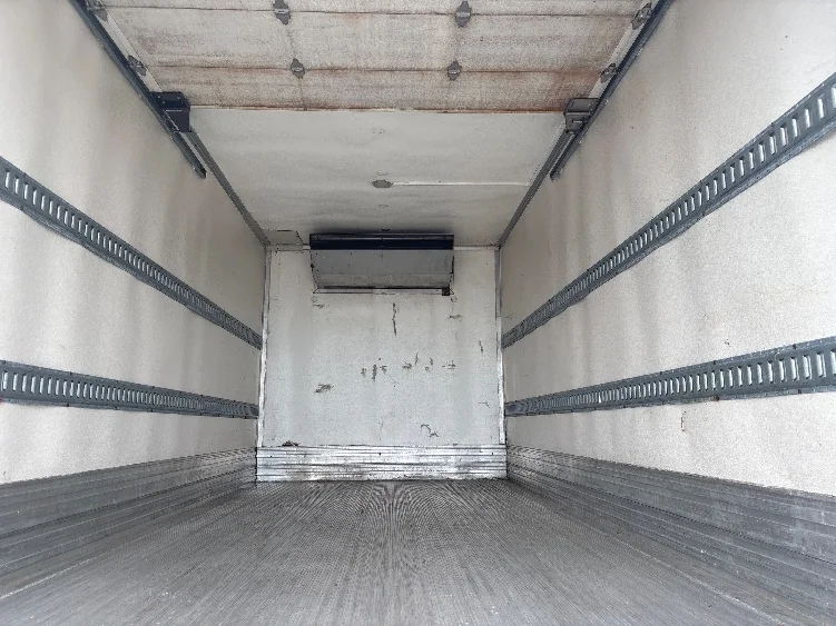 2021 Isuzu NRR in Miami, FL — photo 8