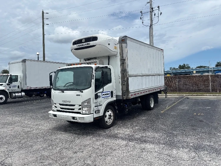 2021 Isuzu NRR in Miami, FL — photo 3