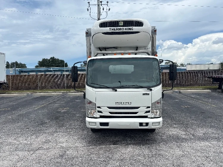 2021 Isuzu NRR in Miami, FL — photo 2