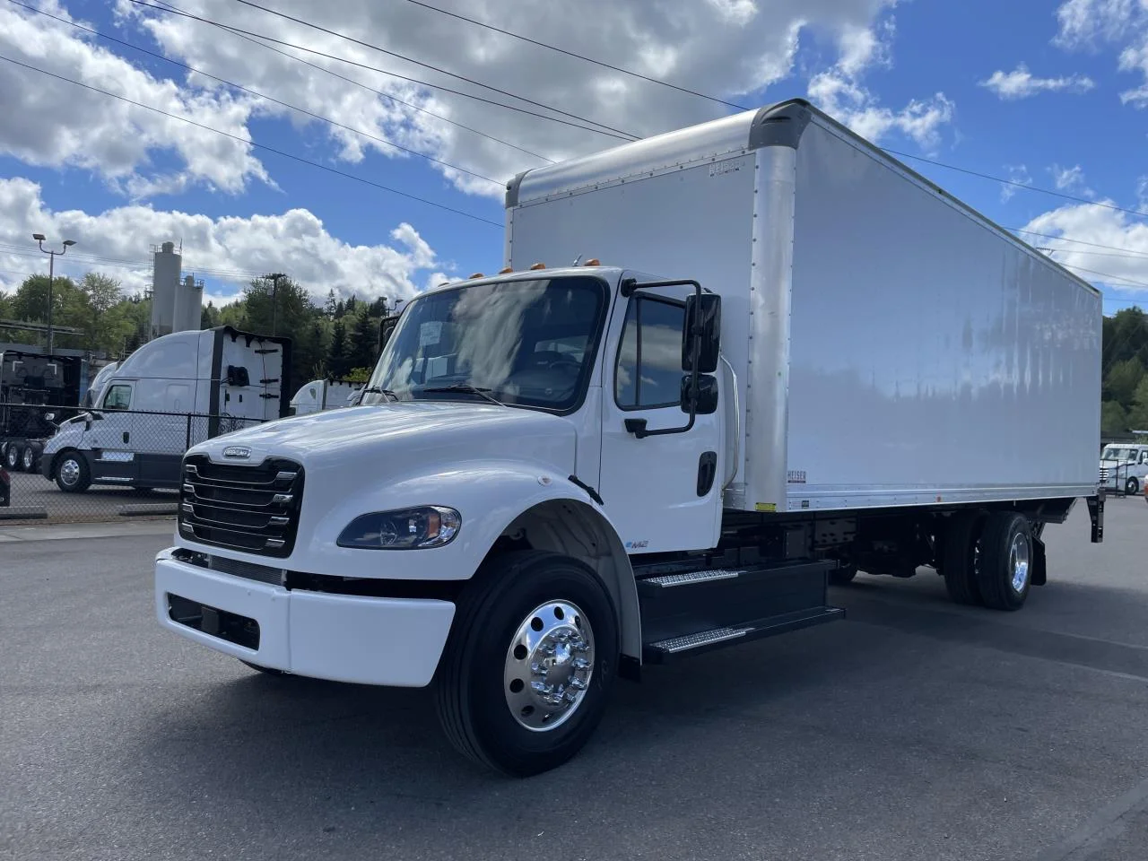 2024 Freightliner eM2 in Pacific, WA — photo 3