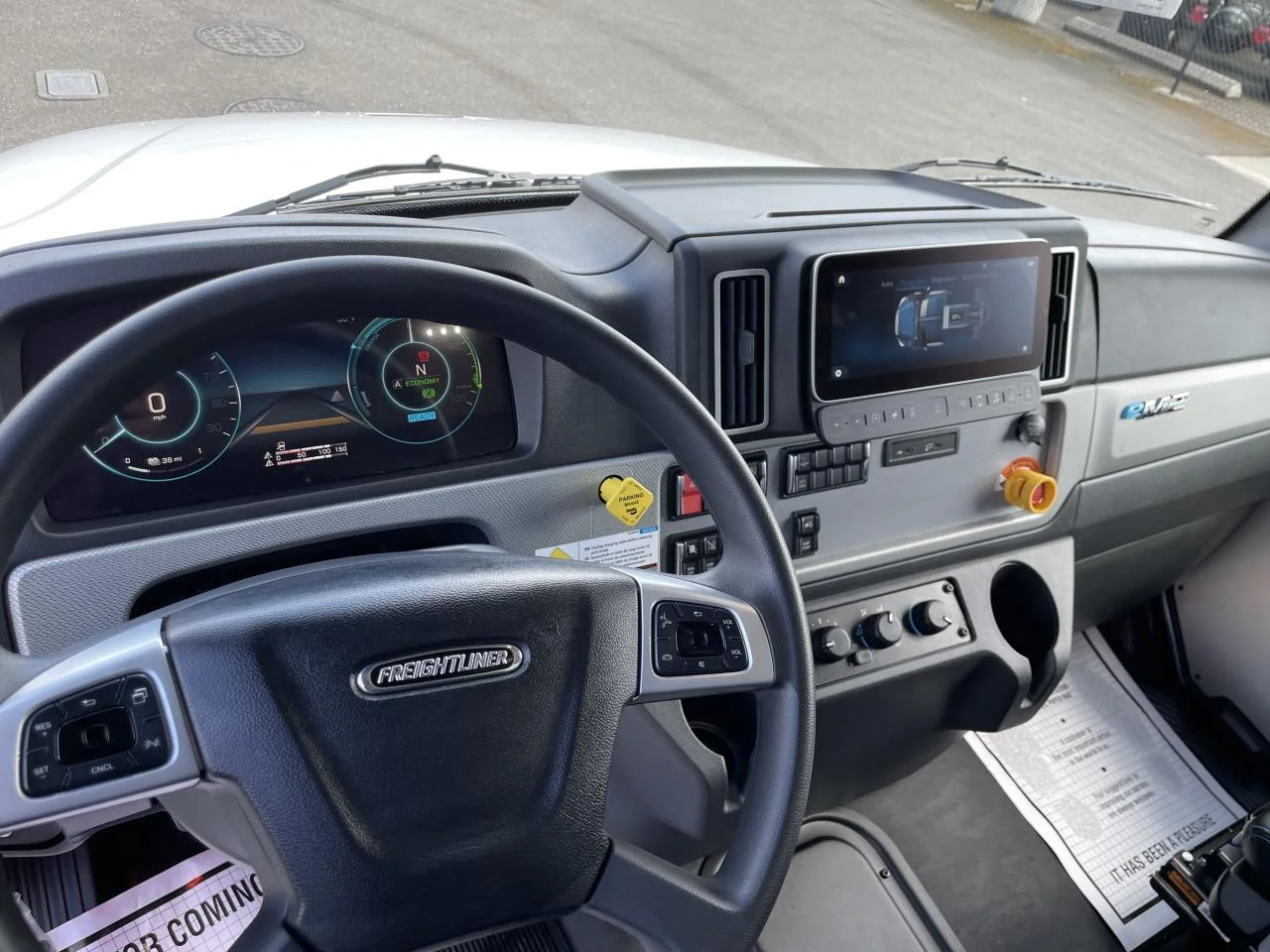 2024 Freightliner eM2 in Pacific, WA — photo 8
