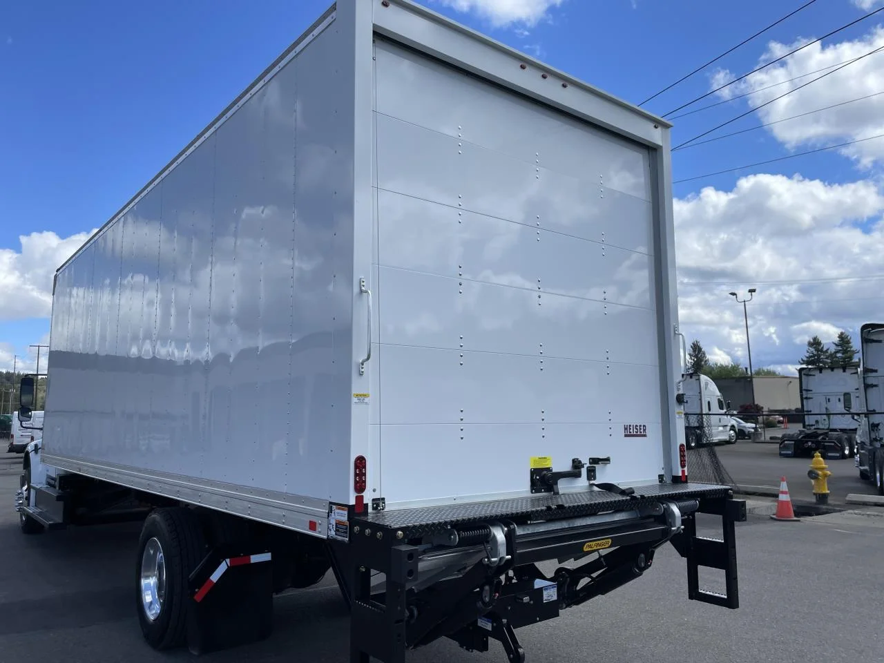 2024 Freightliner eM2 in Pacific, WA — photo 5