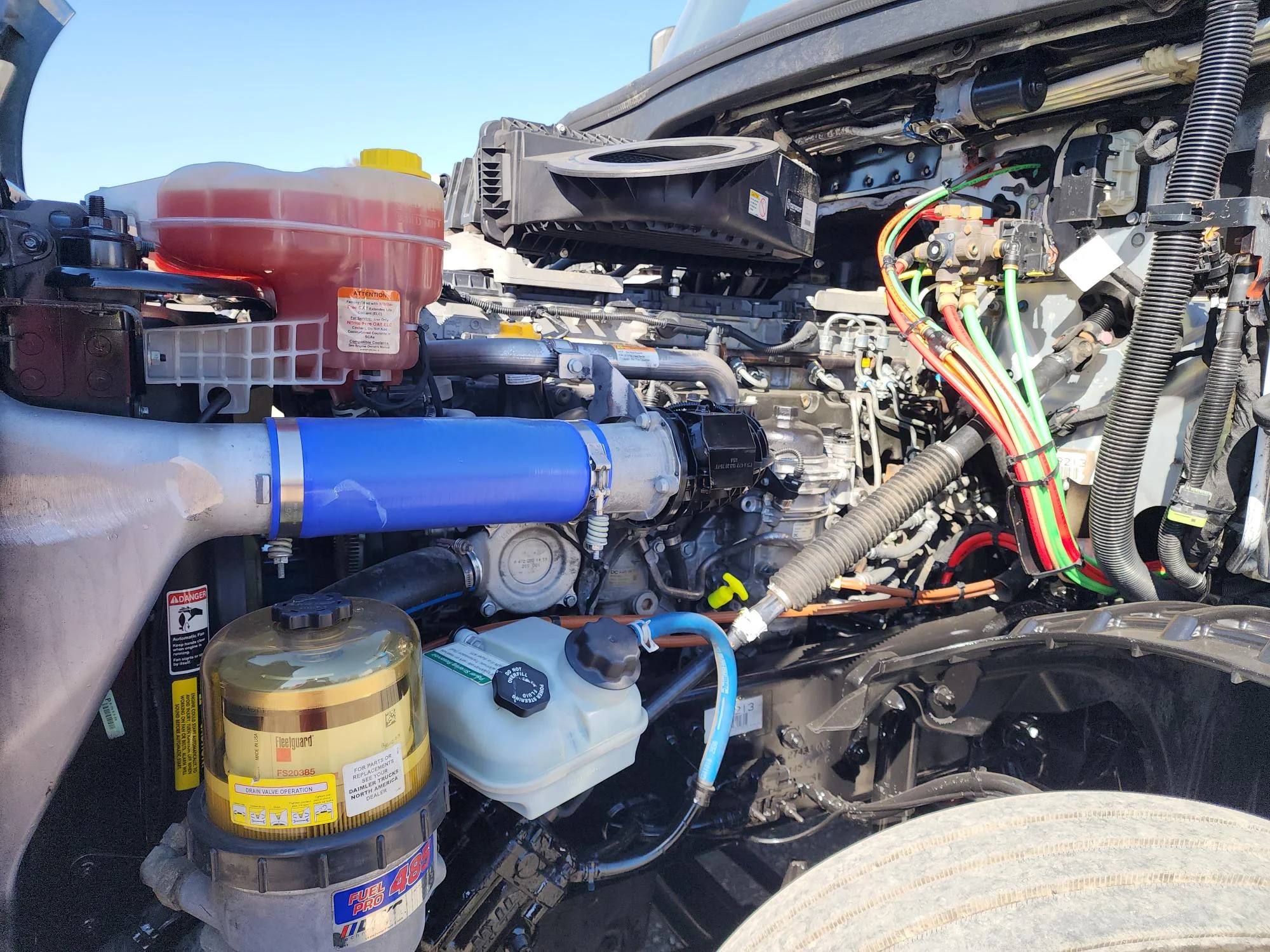 2020 Freightliner Cascadia in Fresno, CA — photo 17