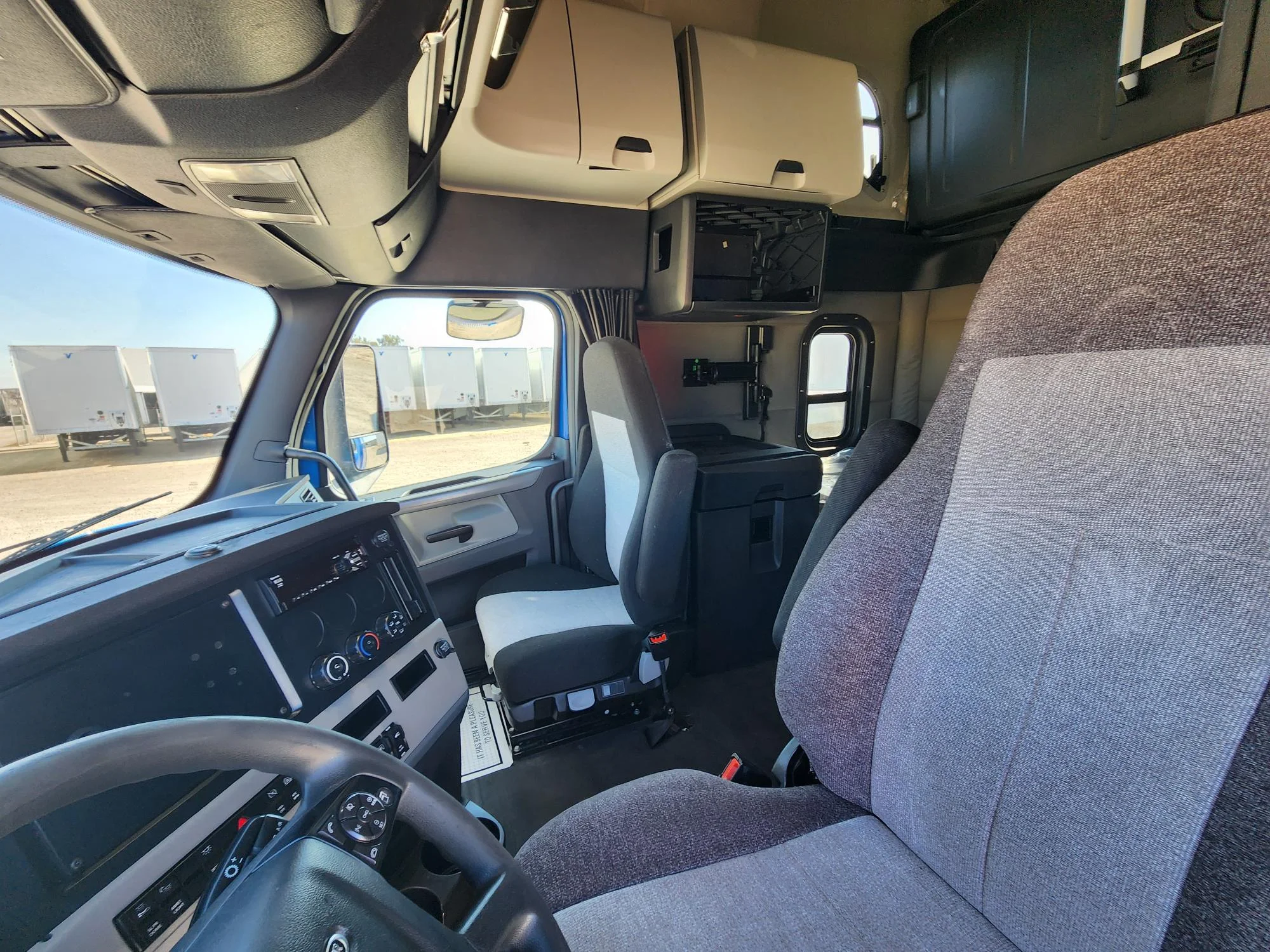 2020 Freightliner Cascadia in Fresno, CA — photo 10