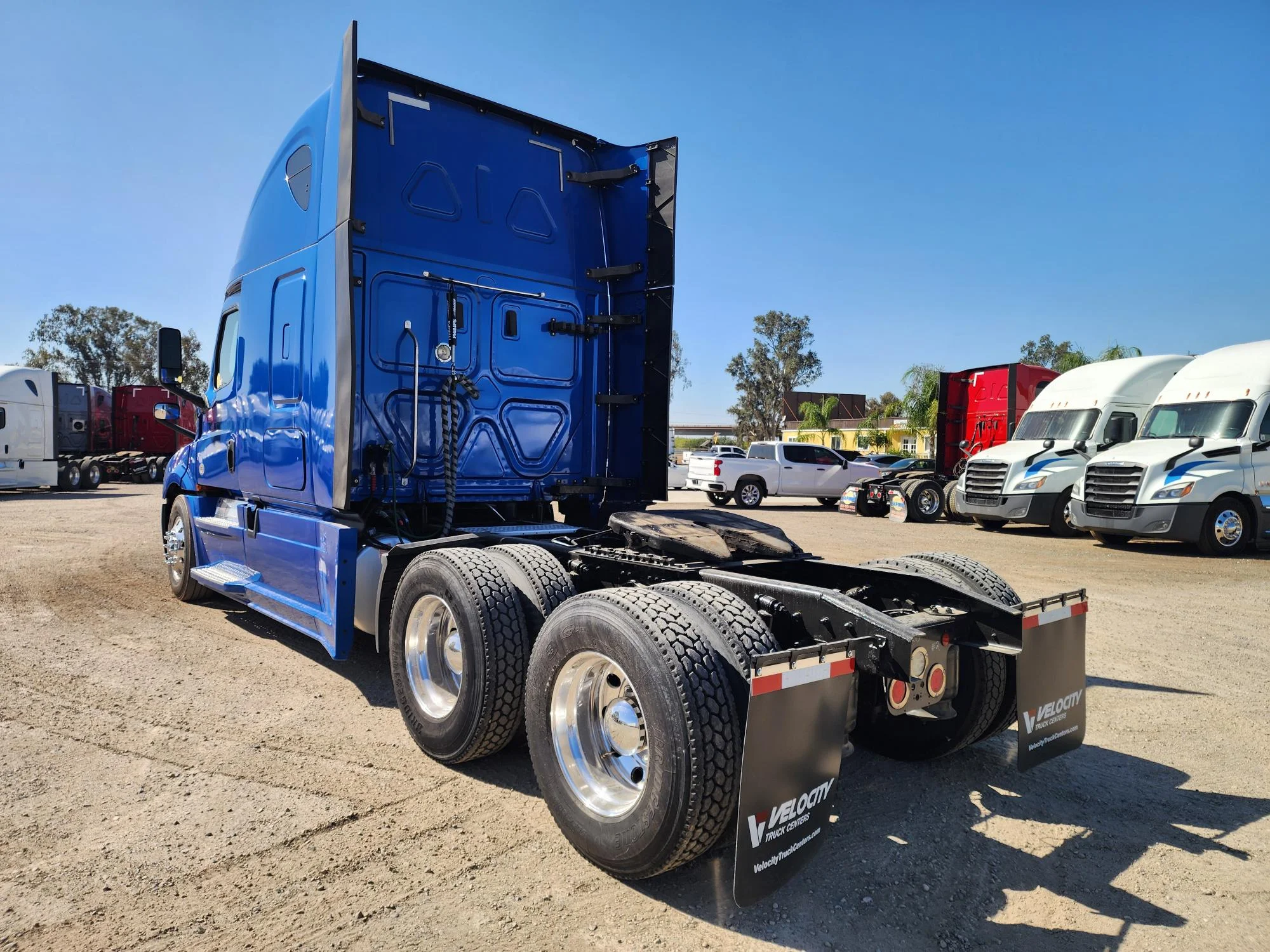 2020 Freightliner Cascadia in Fresno, CA — photo 5