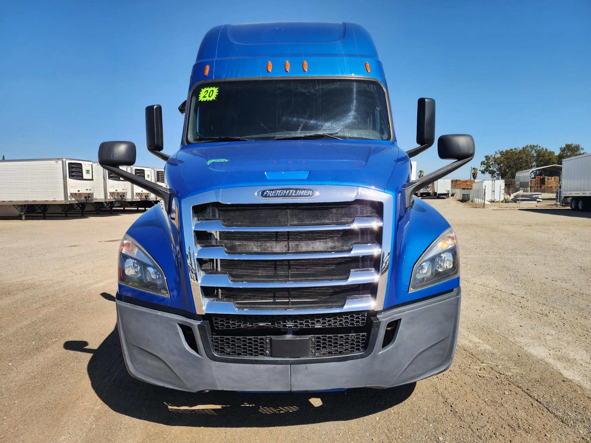 2020 Freightliner Cascadia in Fresno, CA — photo 2