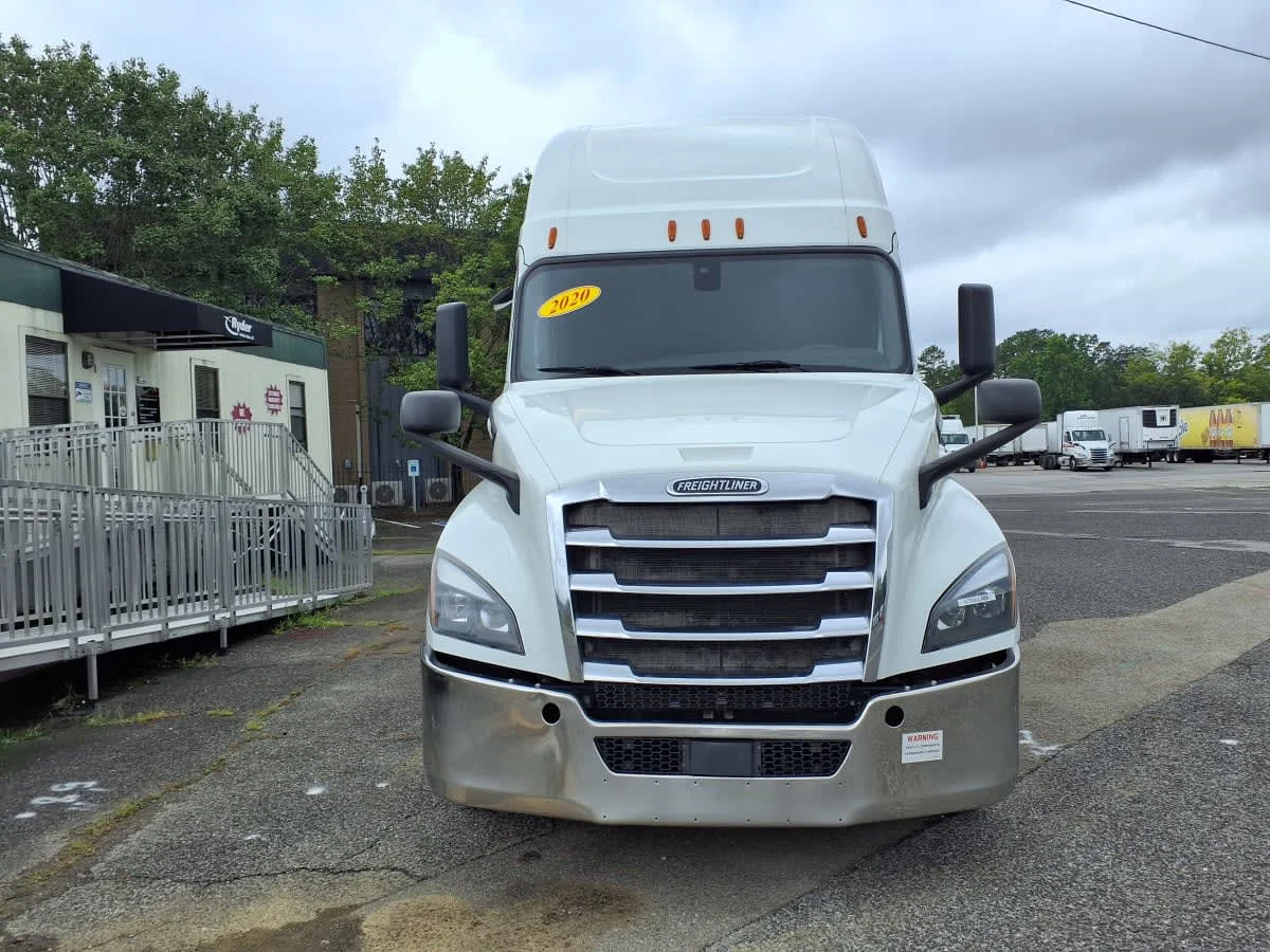 2020 Freightliner Cascadia in Knoxville, TN — photo 2