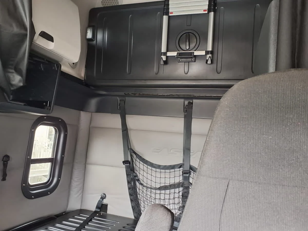 2020 Freightliner Cascadia in Knoxville, TN — photo 8