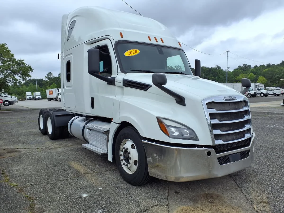 2020 Freightliner Cascadia in Knoxville, TN — photo 3