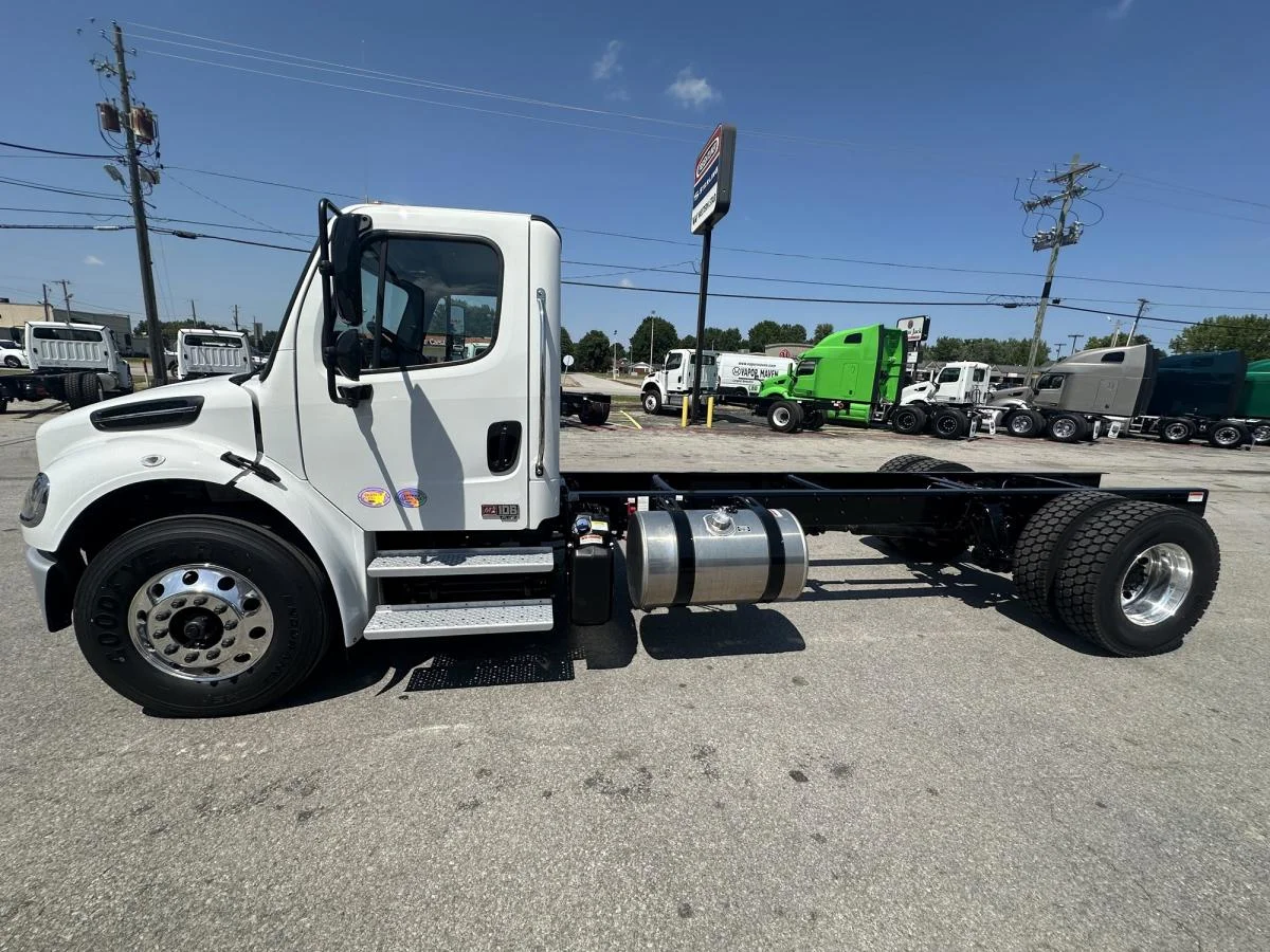 2025 Freightliner M2 106