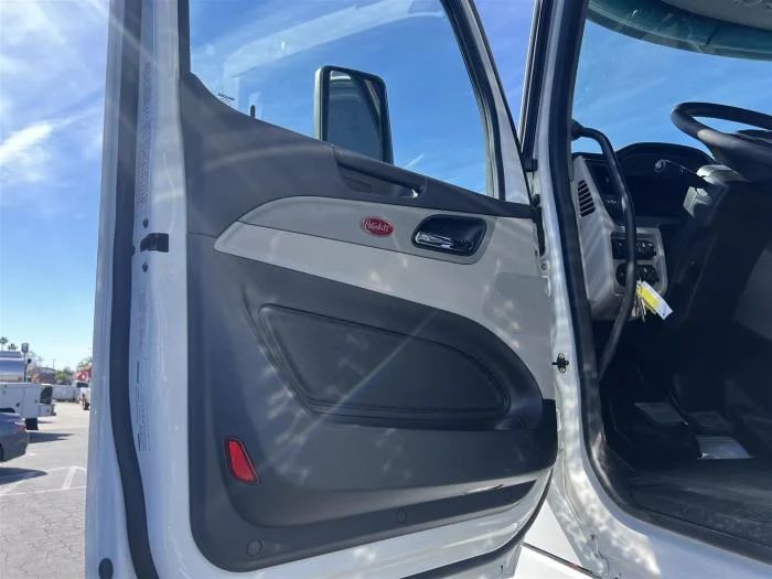 2025 Peterbilt 567 - image 16