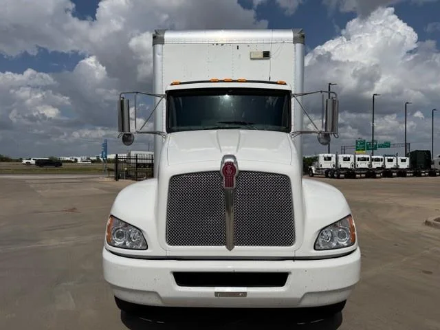 2022 Kenworth T270 - image 12