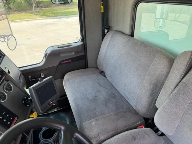 2022 Kenworth T270 - image 21