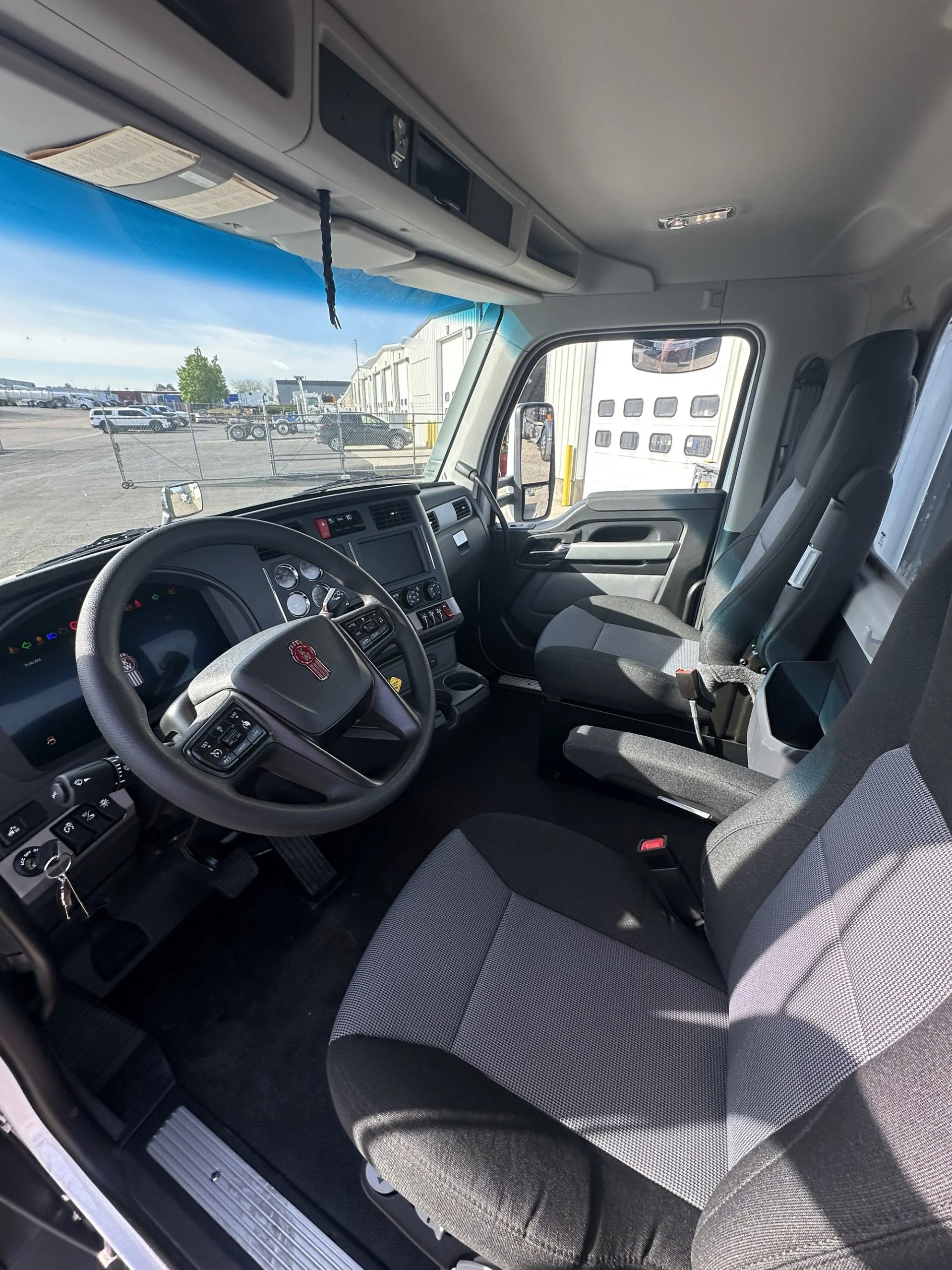 2026 Kenworth T680 - image 4