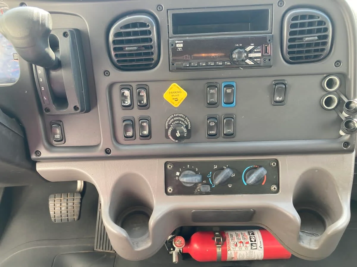 2020 Freightliner M2 106 - image 11